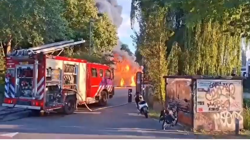 Grote brand op sportpark Middenmeer; WV-accommodatie bleef gespaard