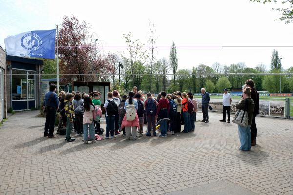 Bezoek aan ons monument van Daltonschool de Meer
