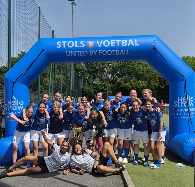 MO17-1 wint internationaal toernooi in Parijs