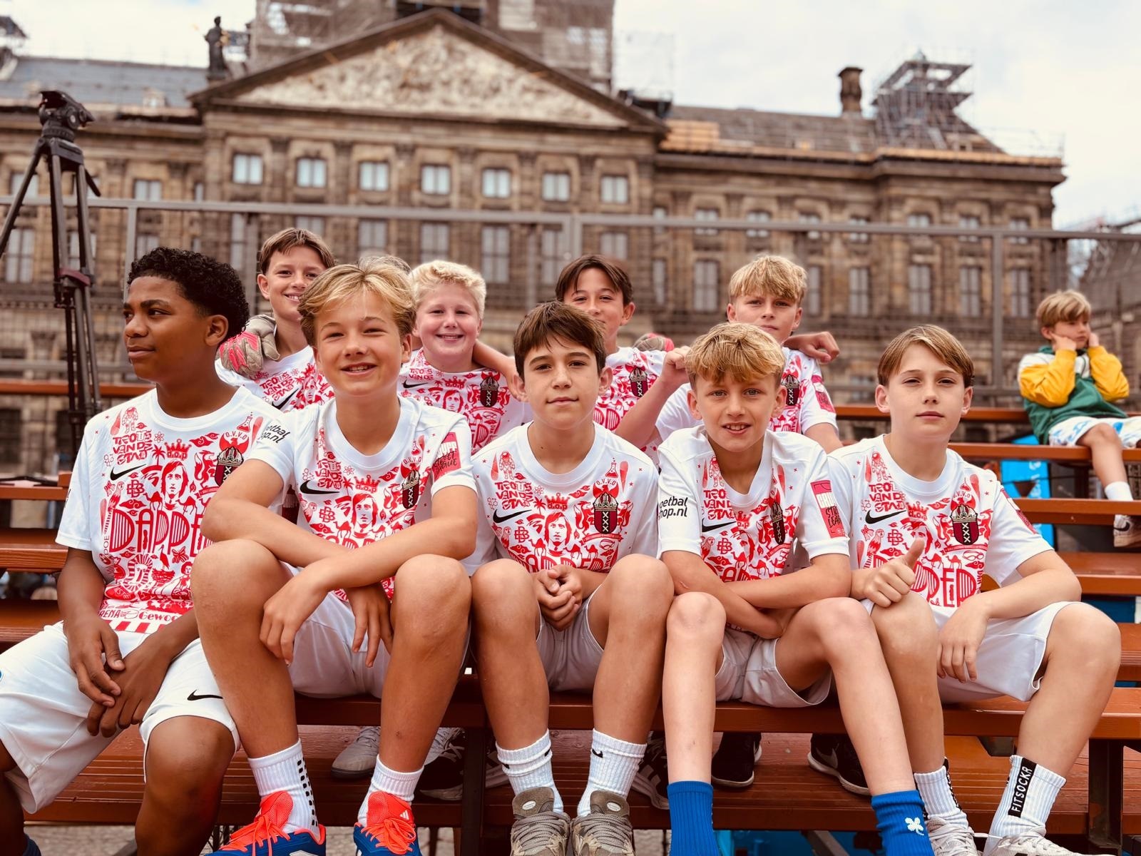 “WV-boys” namens stadsdeel Oost straatvoetbalkampioen van Amsterdam!